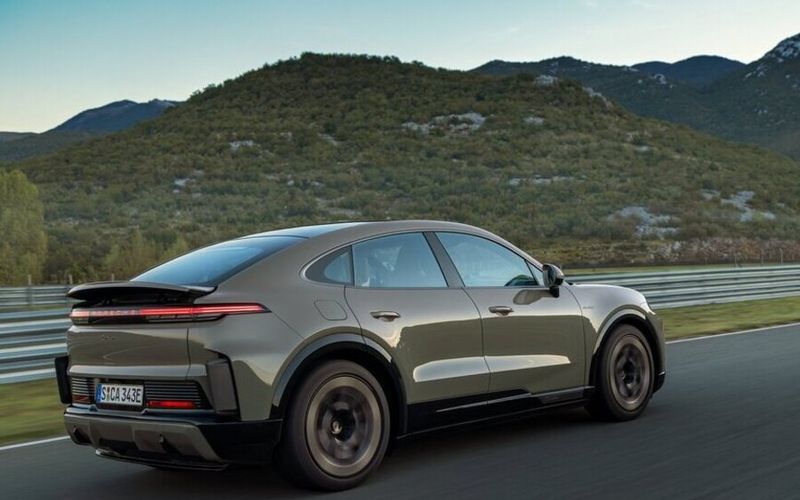 Porsche Cayenne Coupe Electric Moving